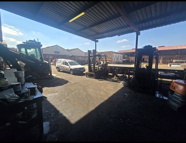 500M² WAREHOUSE TO LET IN ANDERBOLT